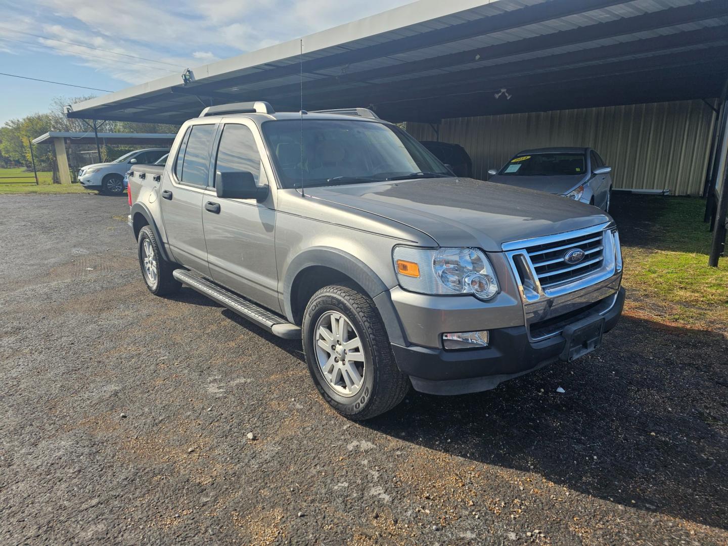 2008 SILVER Ford Explorer Sport Trac XLT 4.0L 2WD (1FMEU31E48U) with an 4.0L V6 SOHC 12V engine, 5-Speed Automatic transmission, located at 533 S Seven Points BLVD, Seven Points, TX, 75143, (430) 255-4030, 32.313999, -96.209351 - Photo#1